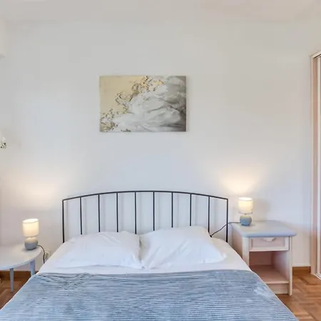Apartman Nacre Furnished Flat *